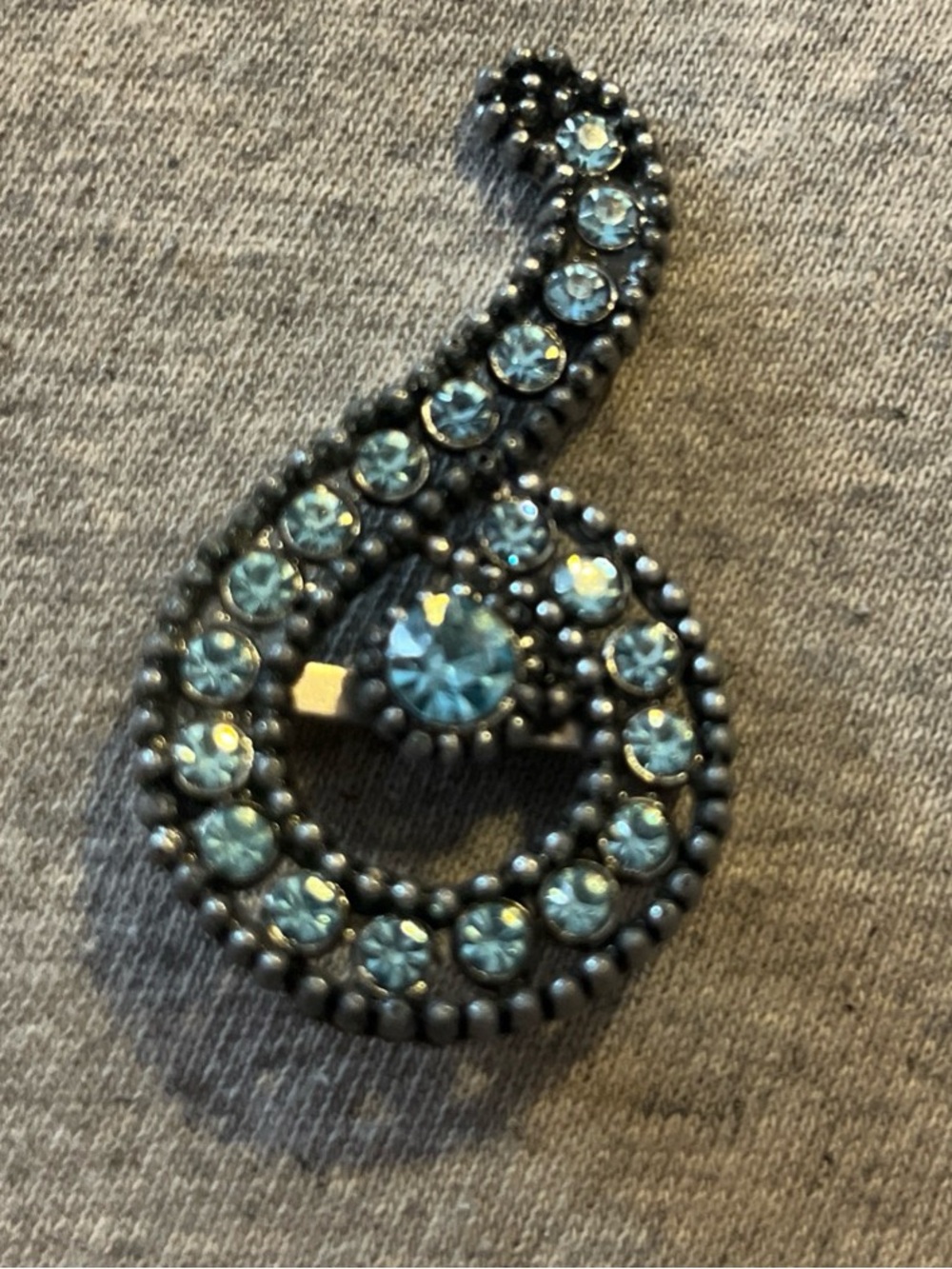 Vintage Blue Rhinestone Paisley Question
Mark Swirl Brooch Pin Gunmetal Tone